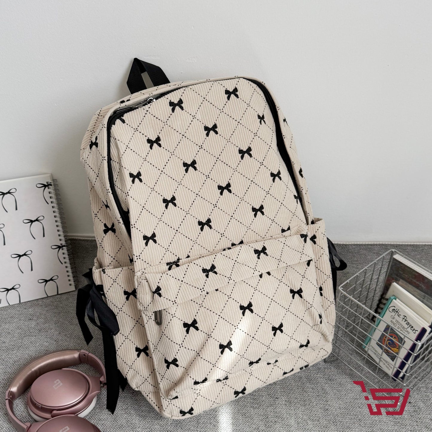 حقيبة ظهر بطبعة الفيونكة