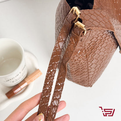 توت باك جلد مع محفظة