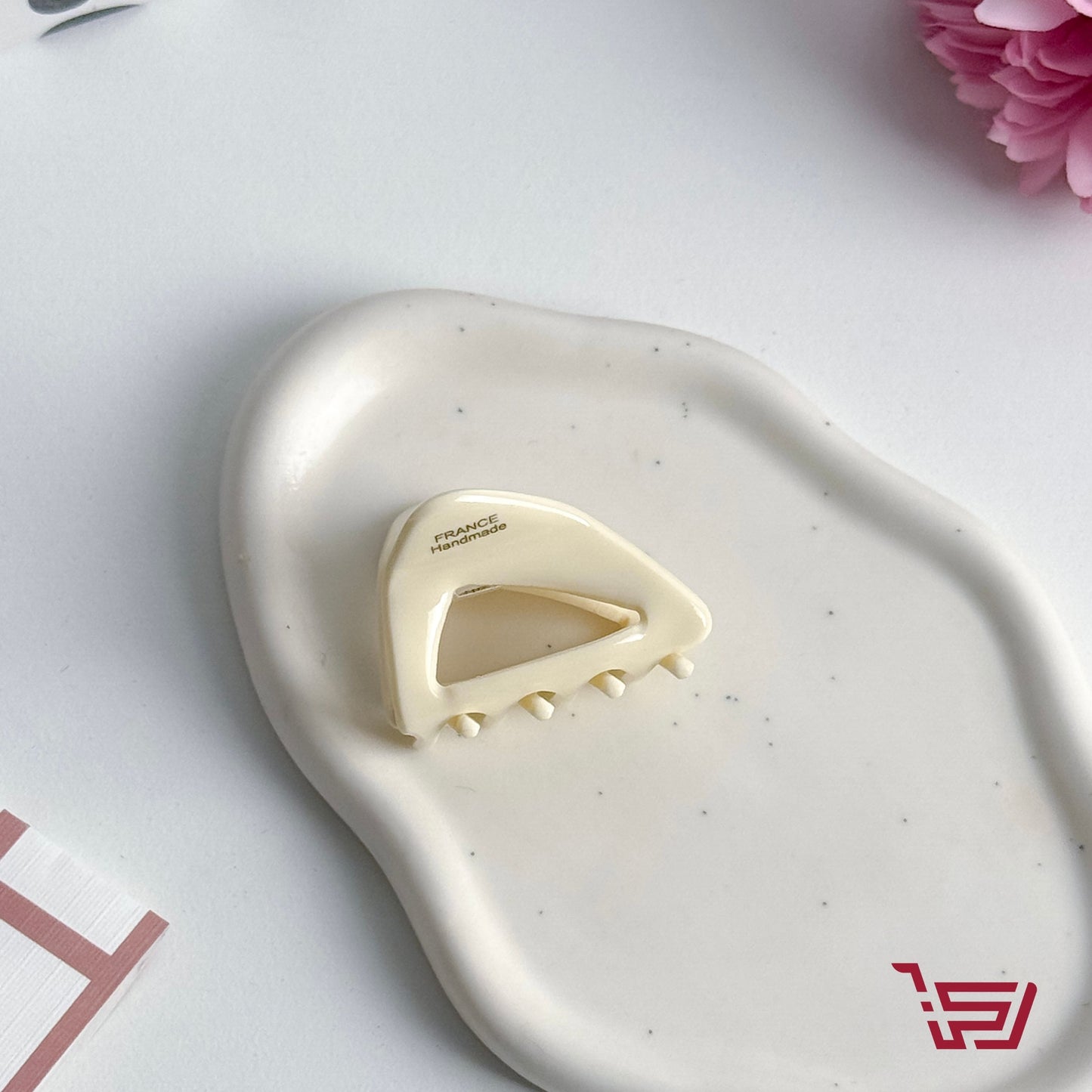 قراصة شعر صغيرة