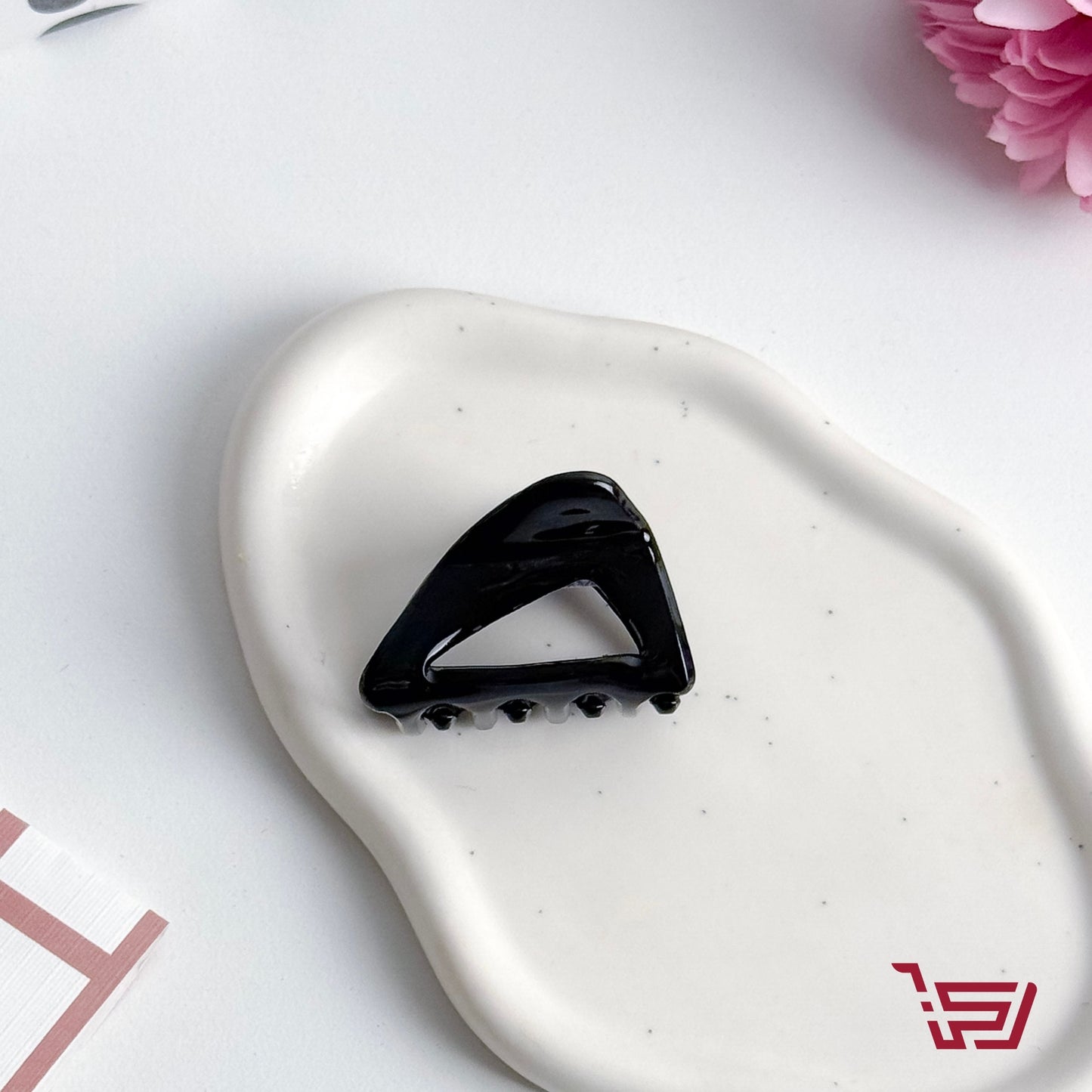 قراصة شعر صغيرة