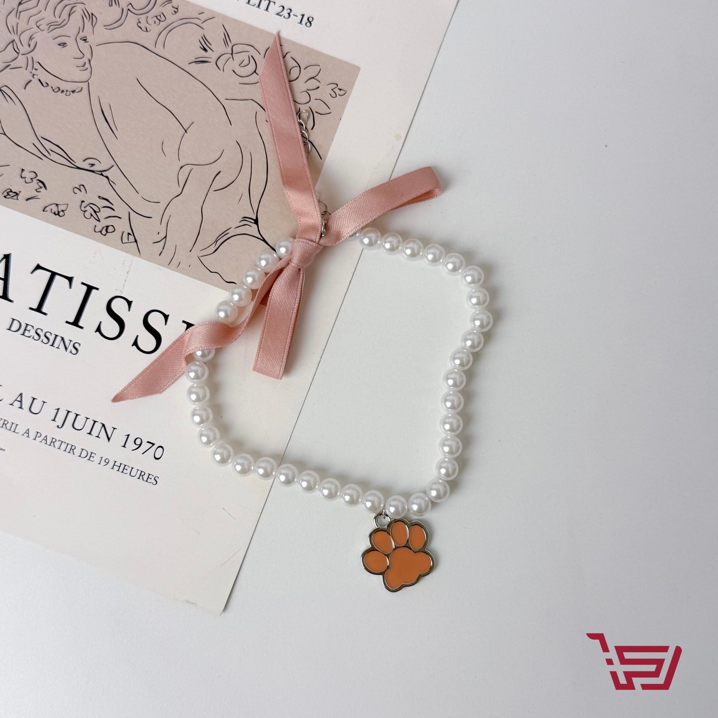 قلادة قطط لؤلؤ