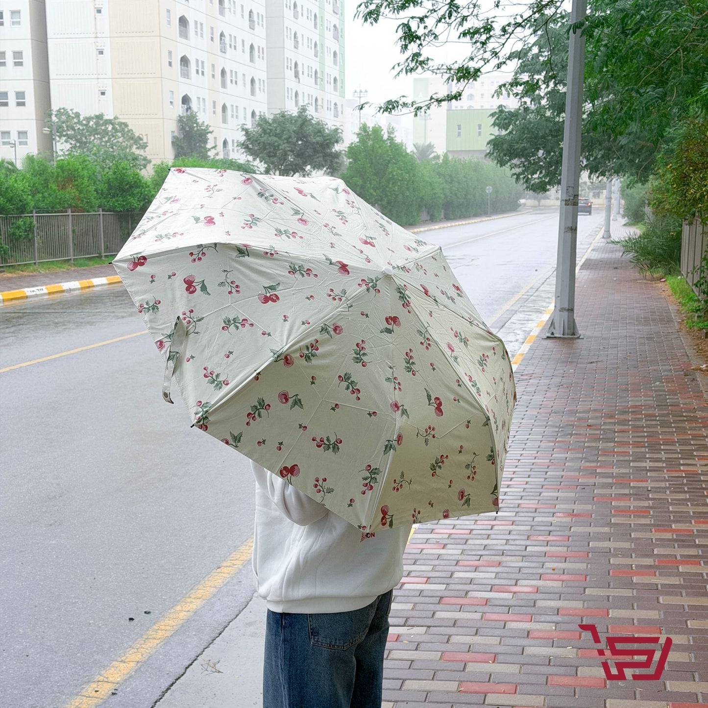 مظلة شمسية بطبعات الكرز