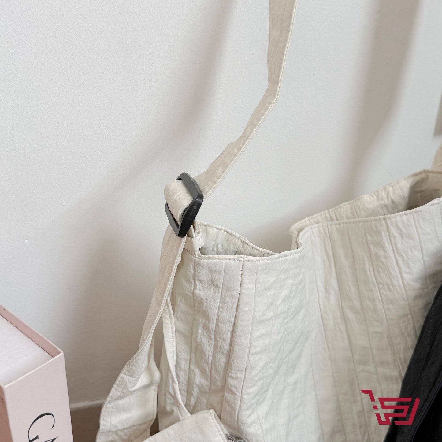 توت باك مع محفظة صغيرة قماش