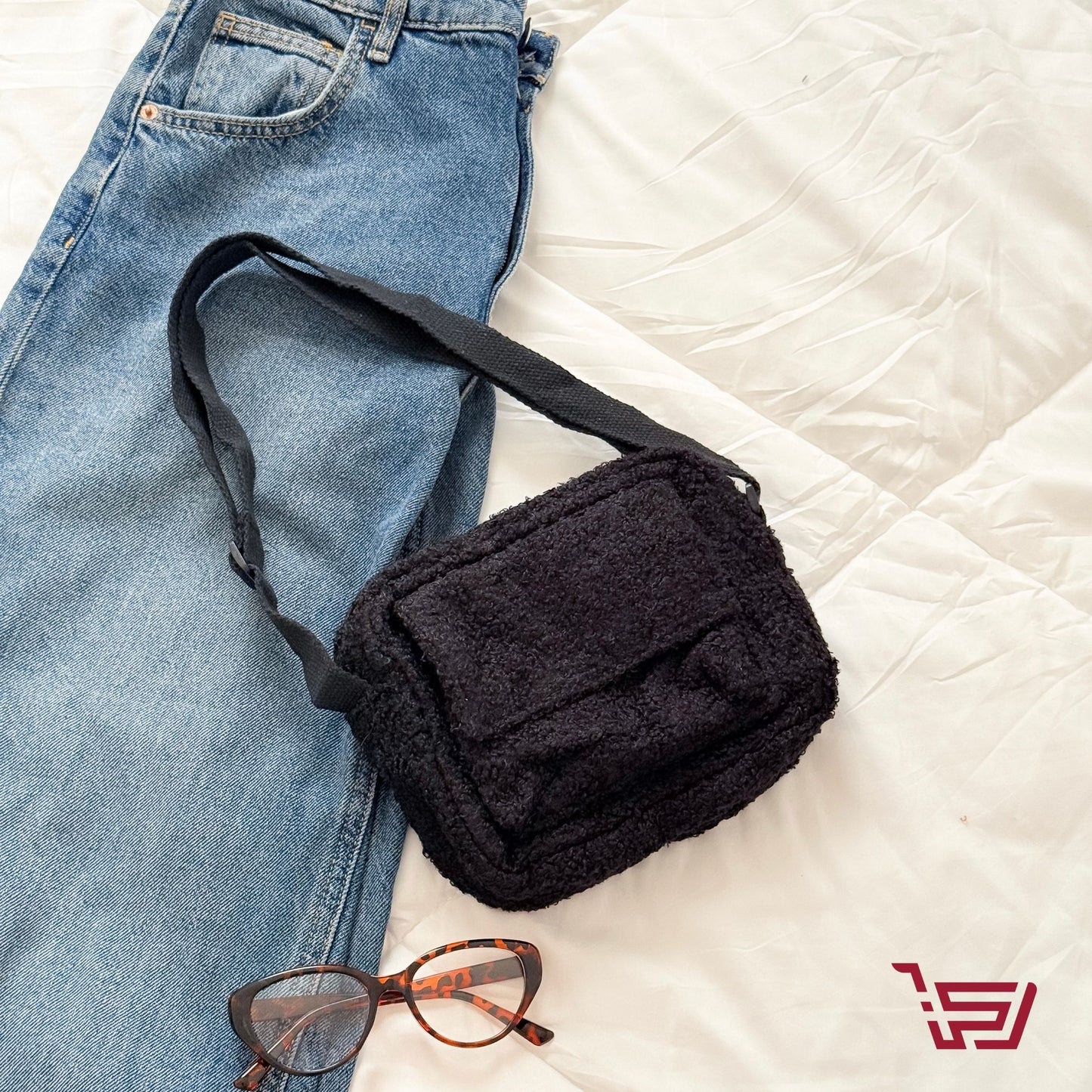 حقيبة كتف صغيرة  صوف