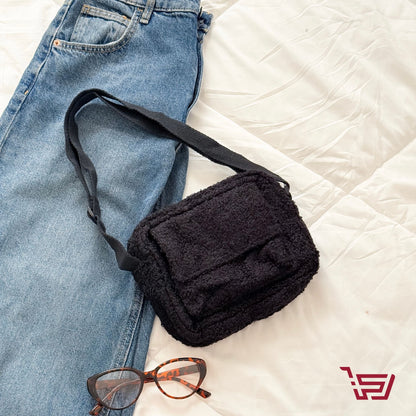 حقيبة كتف صغيرة  صوف