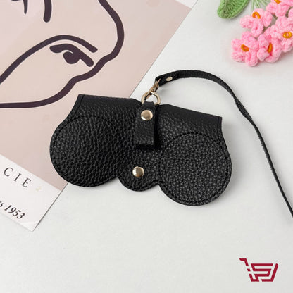 مدالية وحافظة نظارات جلد