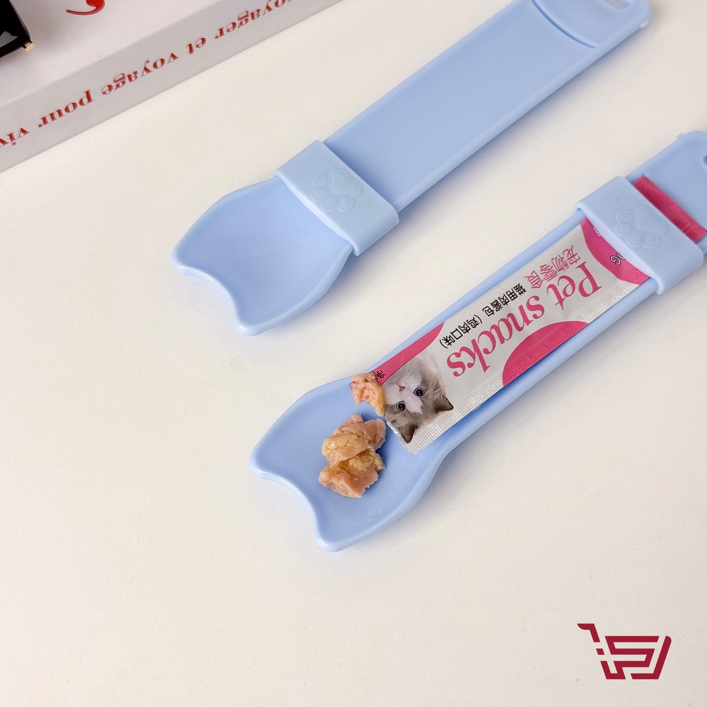 ملعقة طعام للقطط