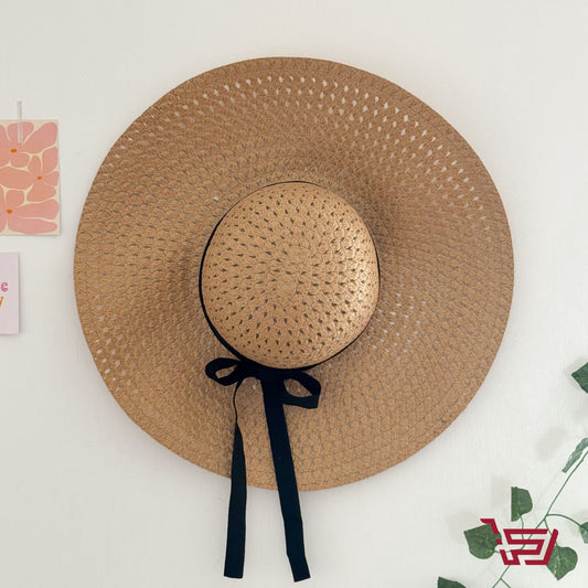 قبعة قش بشريط اسود