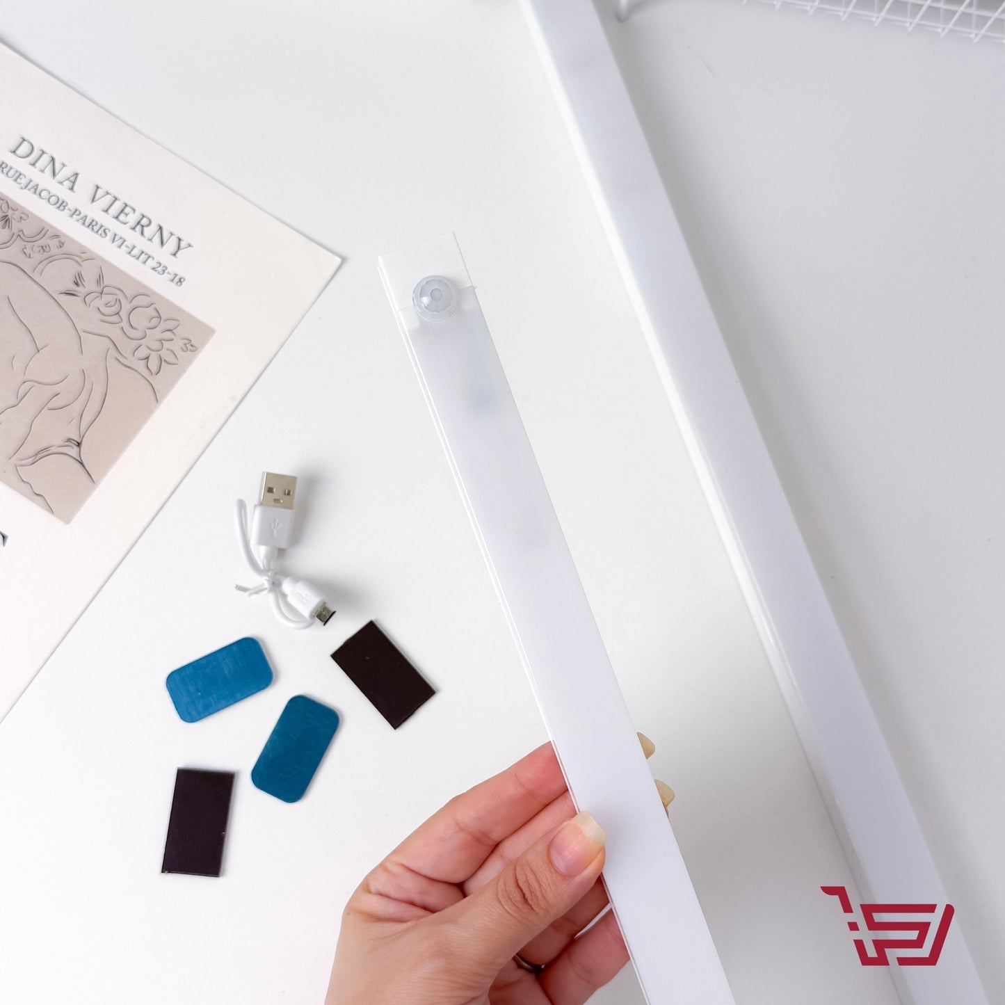 مصباح لاصق حساس للحركة