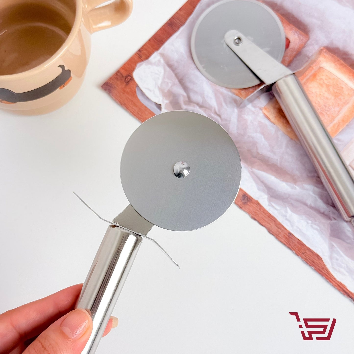 اداة تقطيع البيتزا