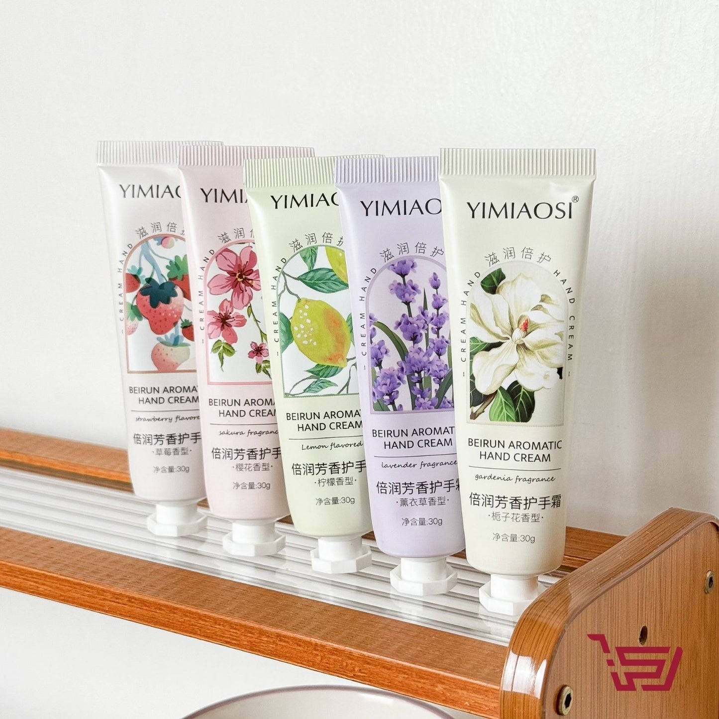 علبة سيت كريم مرطب لليدين برائحة الزهور