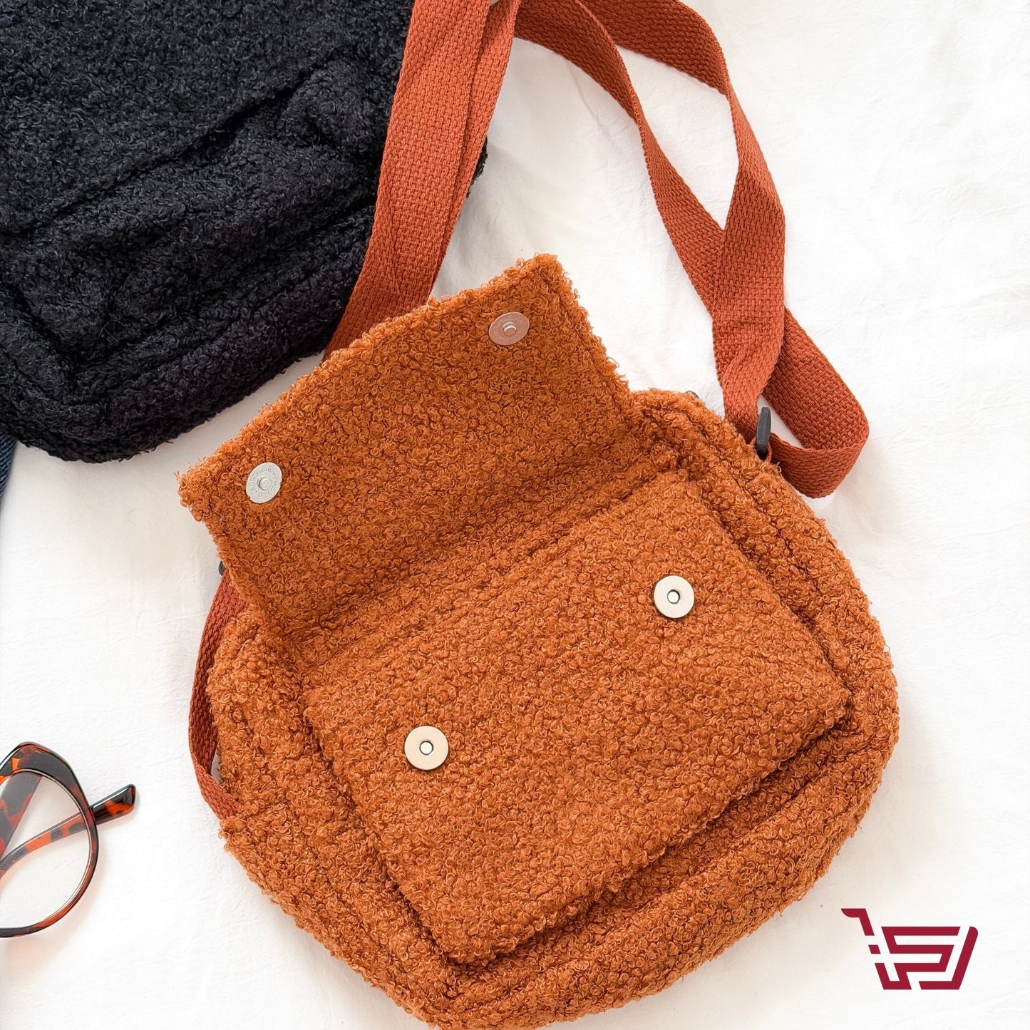 حقيبة كتف صغيرة  صوف