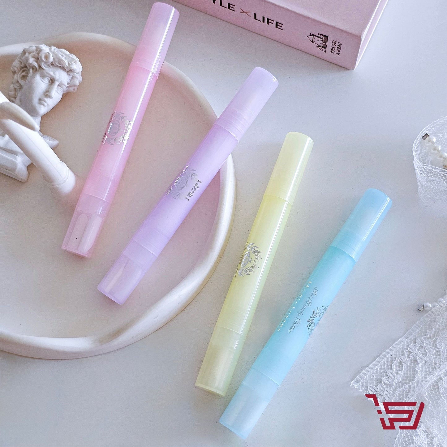 مزيل صبغ اظافر