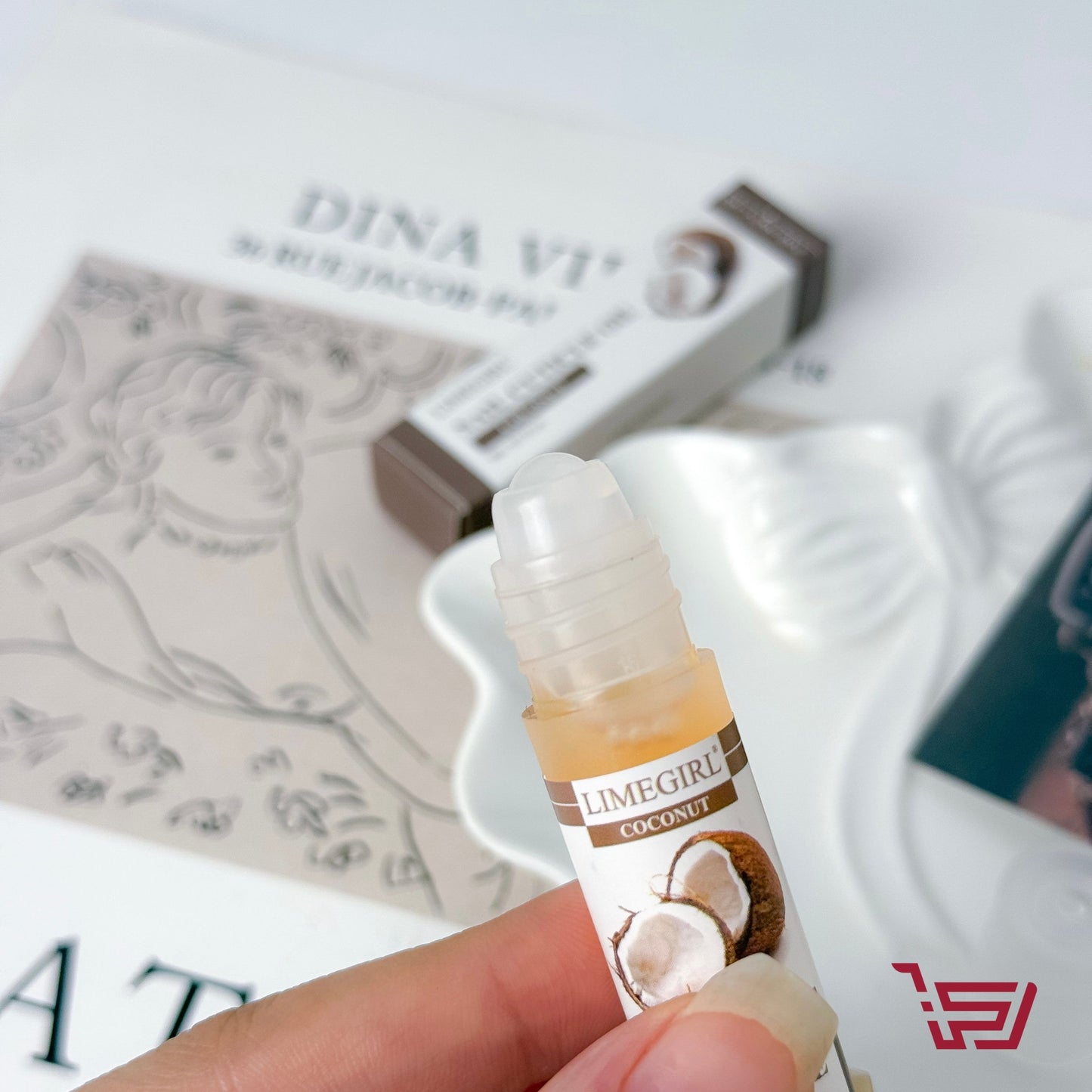 زيت جوز الهند للعناية بحافات الاظافر