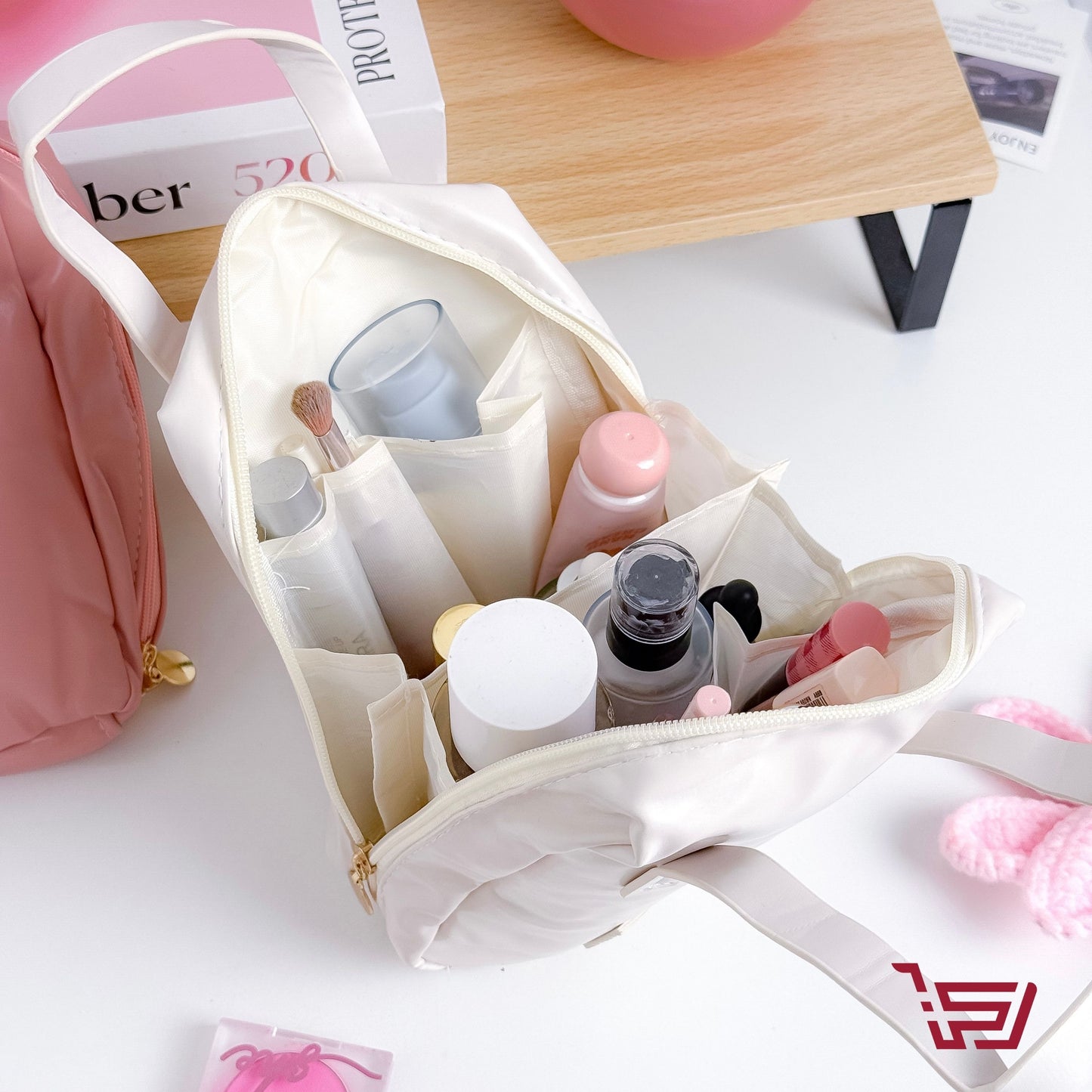 حقيبة كوزمتك جلد بتقسيمات عديدة