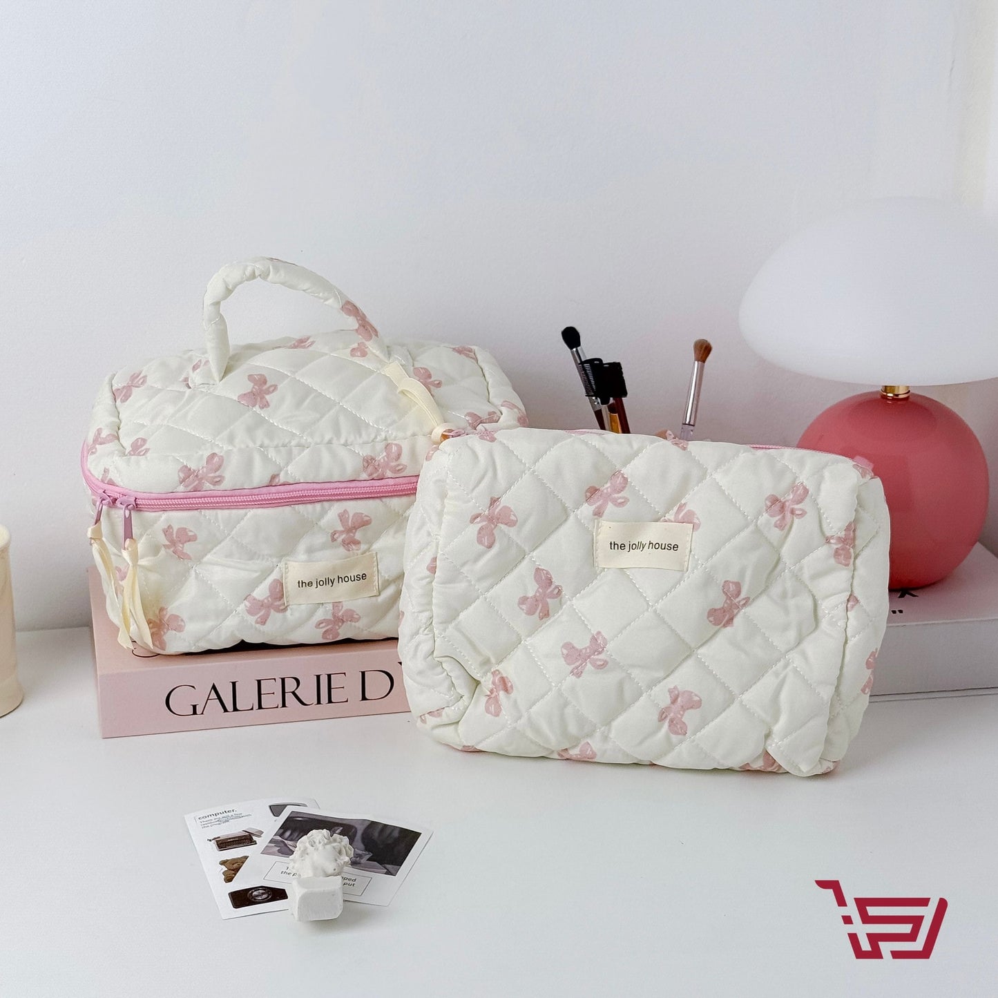 محافظ كوزمتك فيونكة بأحجام مختلفة