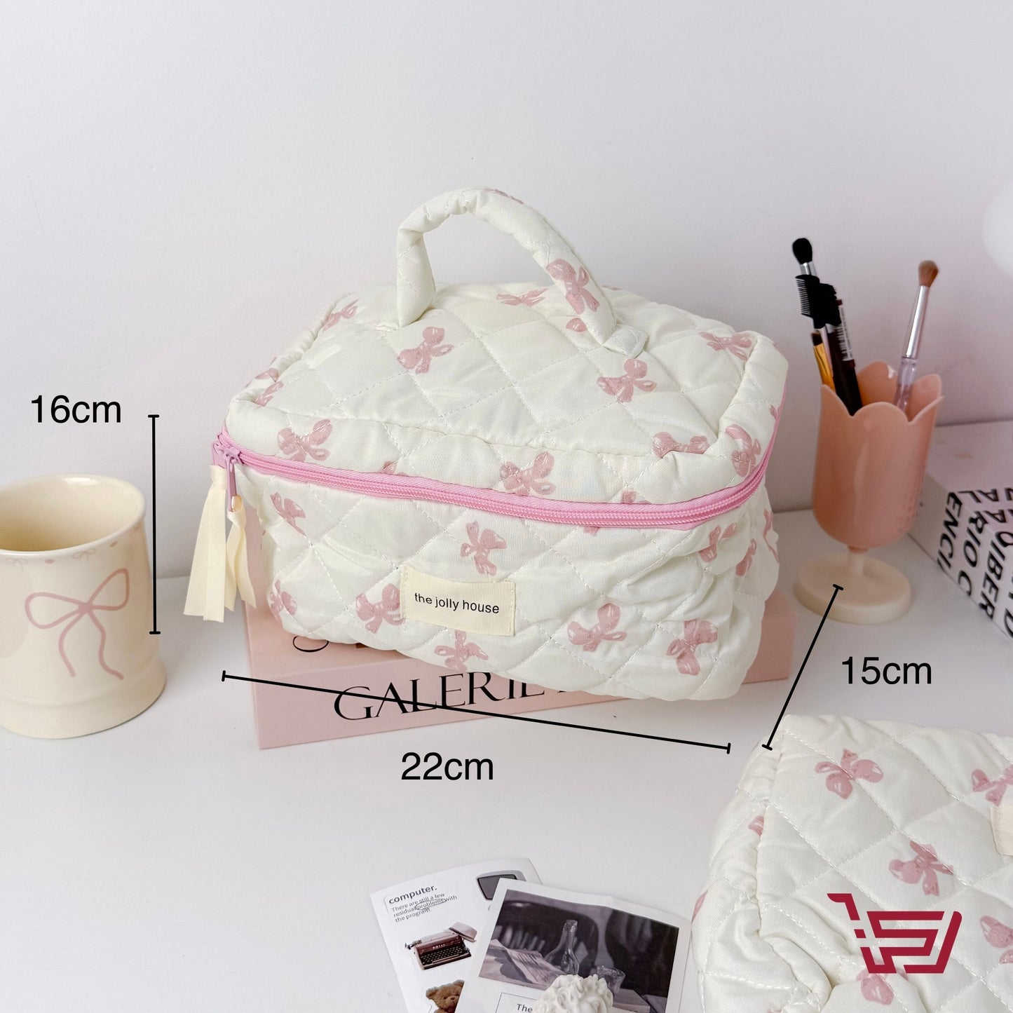 محافظ كوزمتك فيونكة بأحجام مختلفة