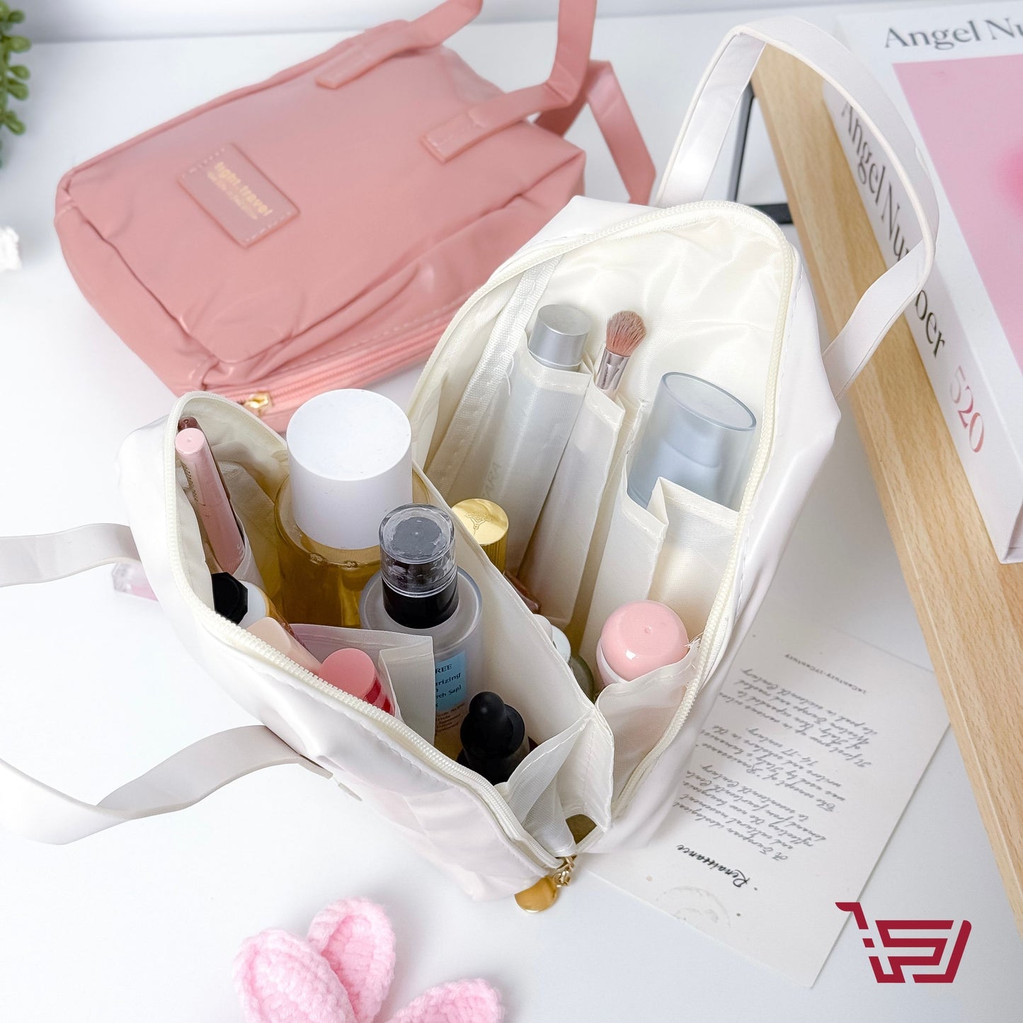 حقيبة كوزمتك جلد بتقسيمات عديدة