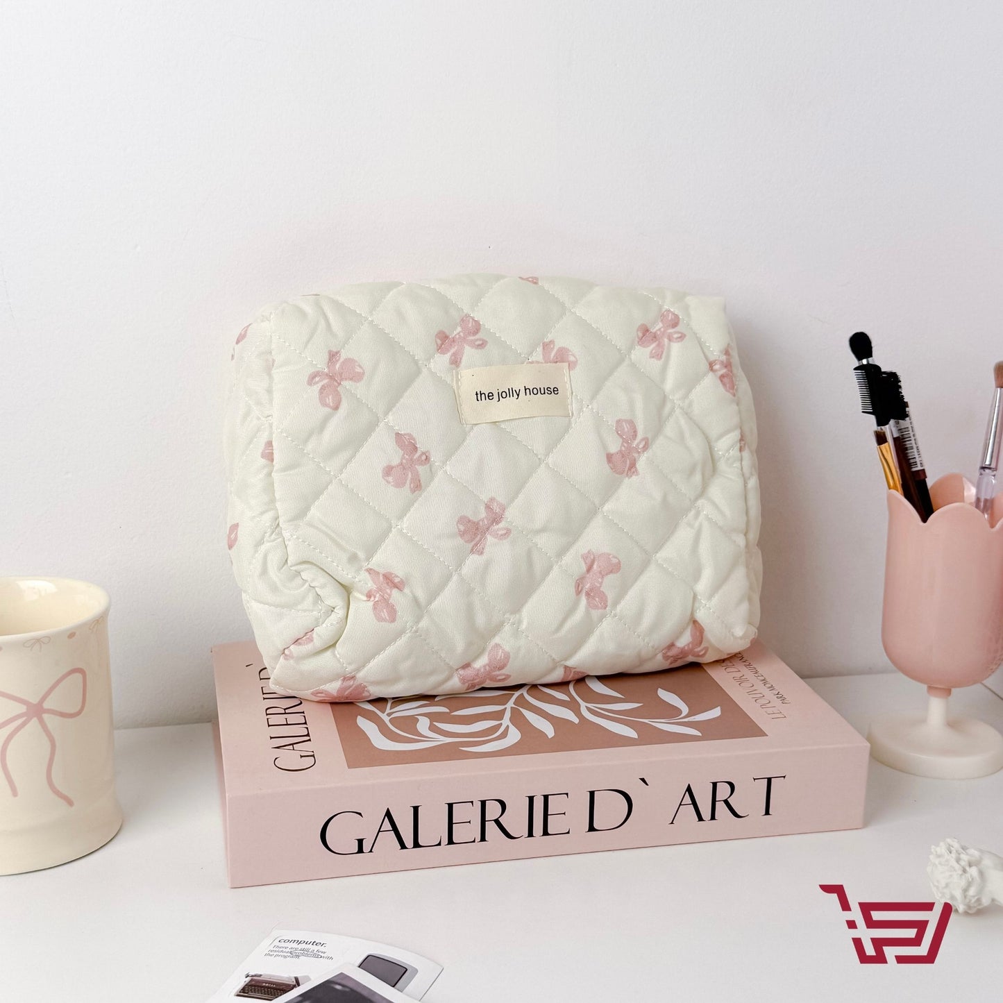 محافظ كوزمتك فيونكة بأحجام مختلفة