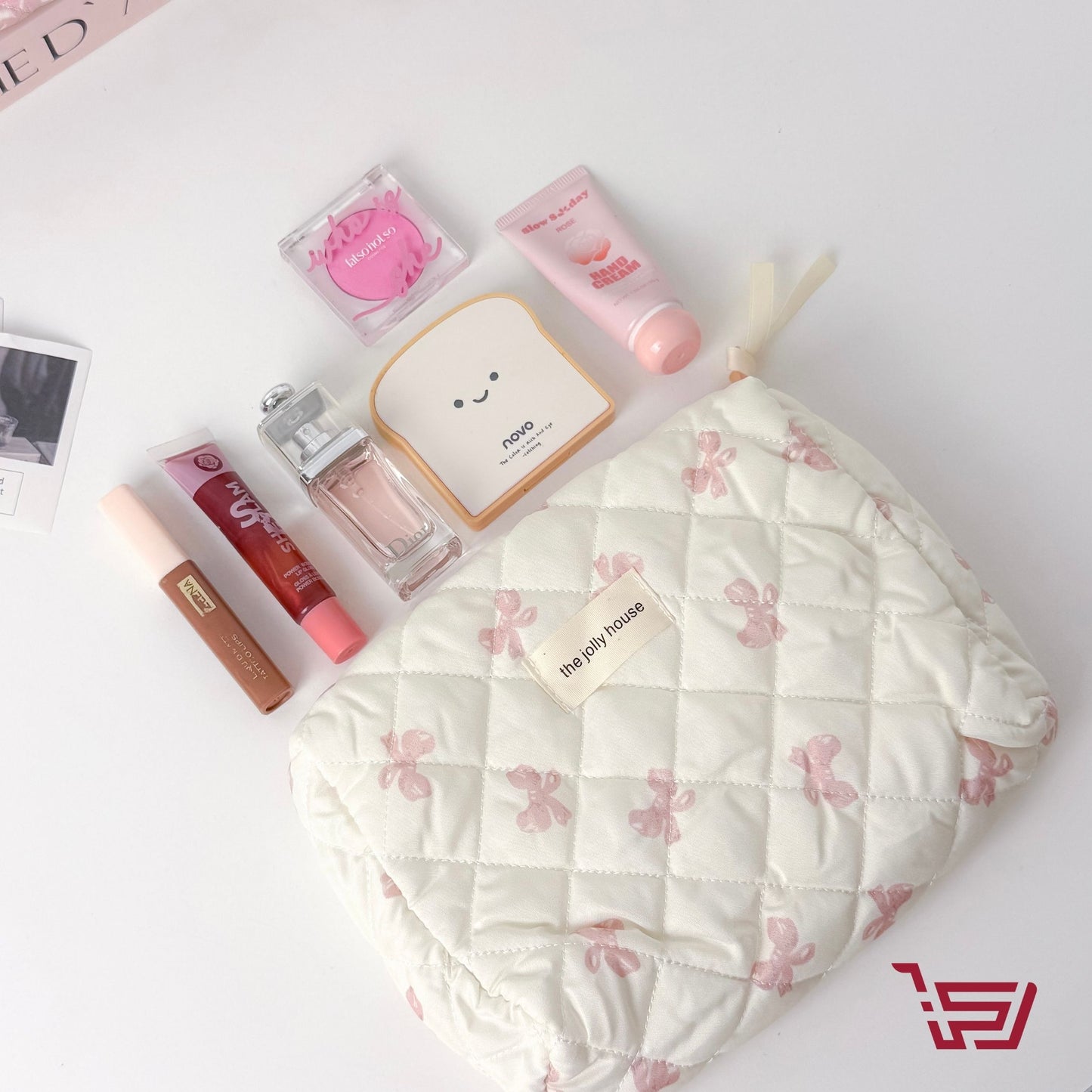 محافظ كوزمتك فيونكة بأحجام مختلفة