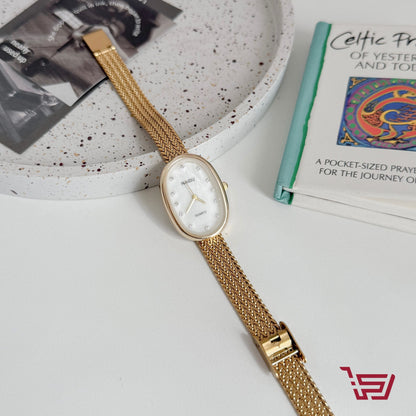 ساعة يد ذهبية