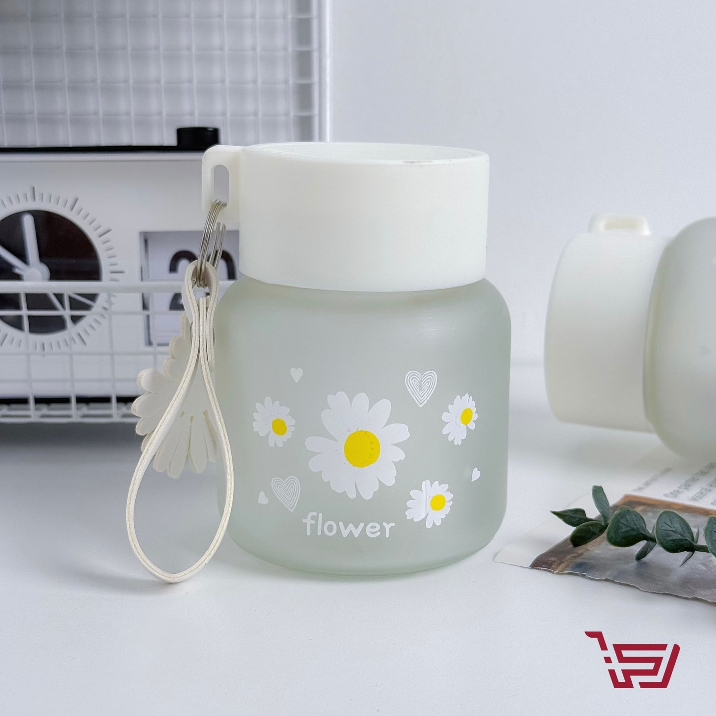 كوب زجاجي ديزي مع غطاء ومدالية