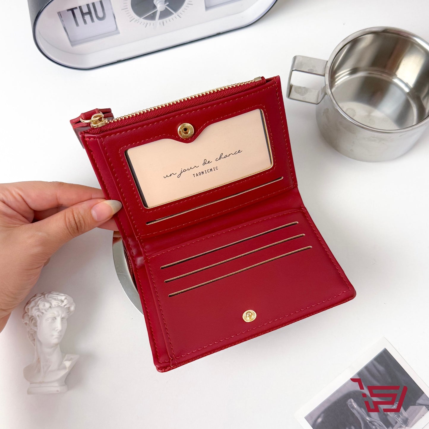 محفظة نقود وبطاقات بجبوب متعددة