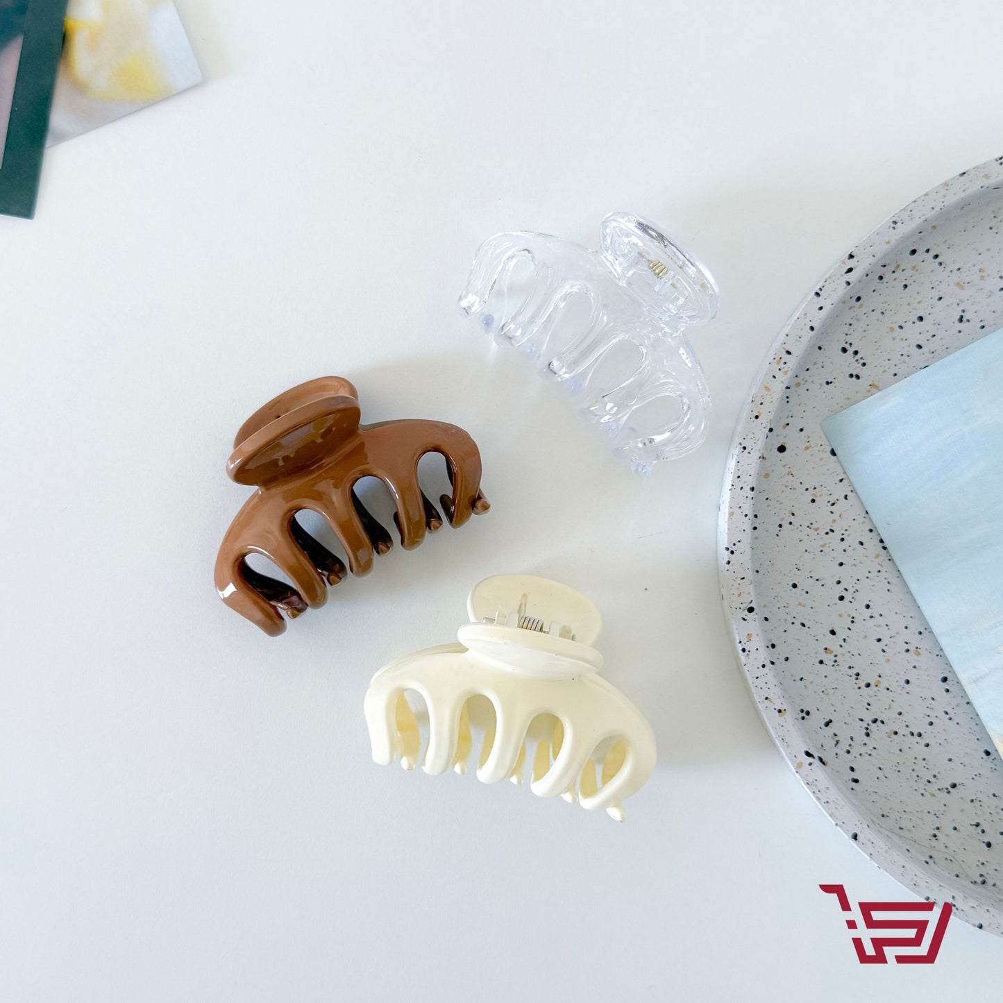 قراصة شعر صغيرة