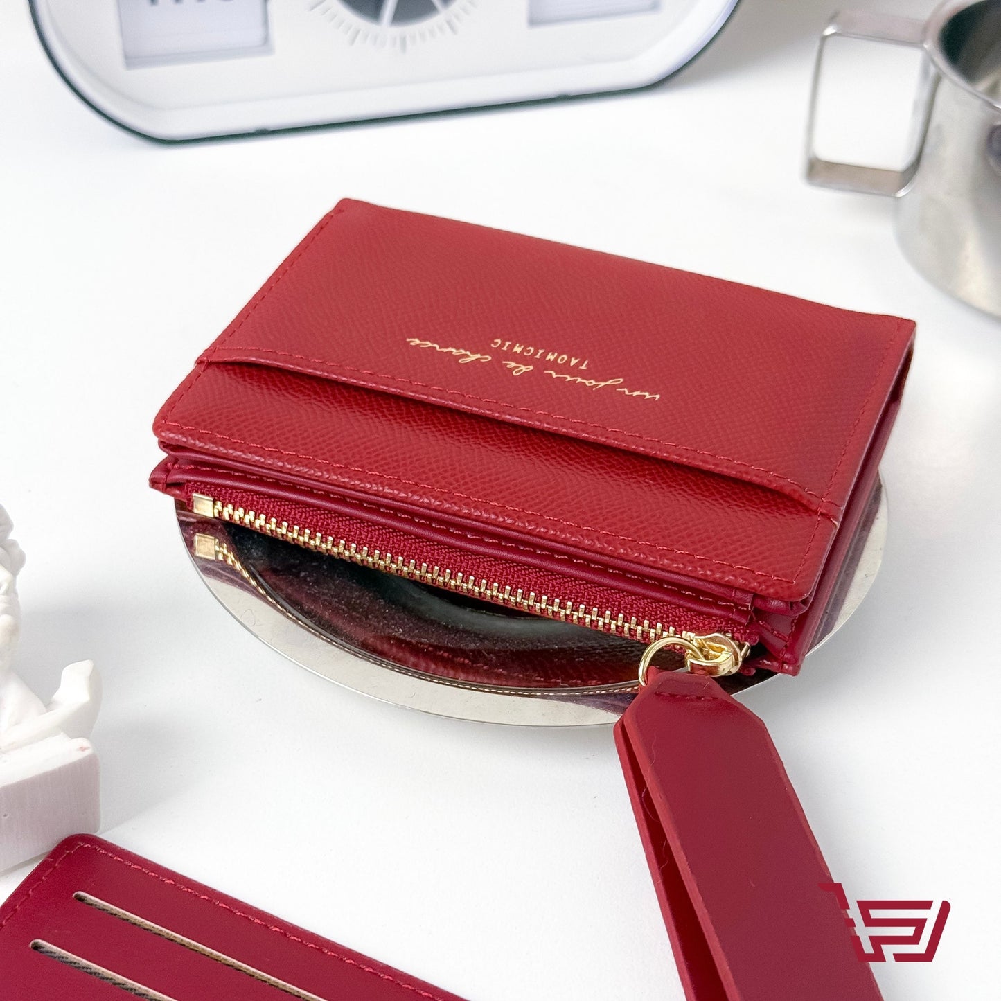 محفظة نقود وبطاقات بجبوب متعددة