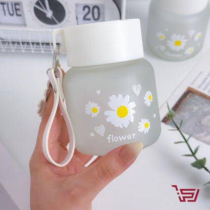 كوب زجاجي ديزي مع غطاء ومدالية