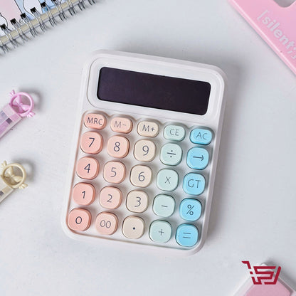 الة حاسبة بشاشة كبيرة