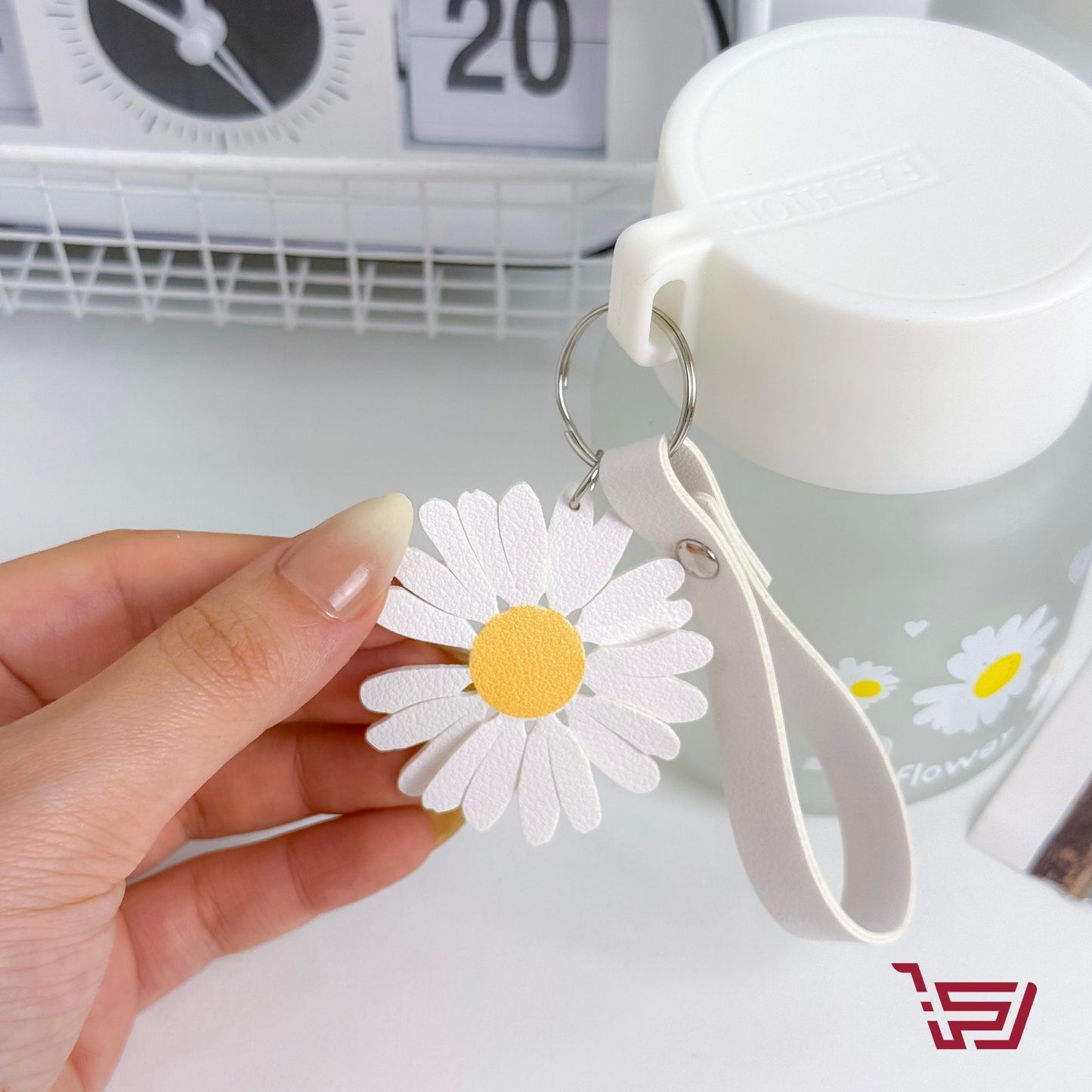 كوب زجاجي ديزي مع غطاء ومدالية