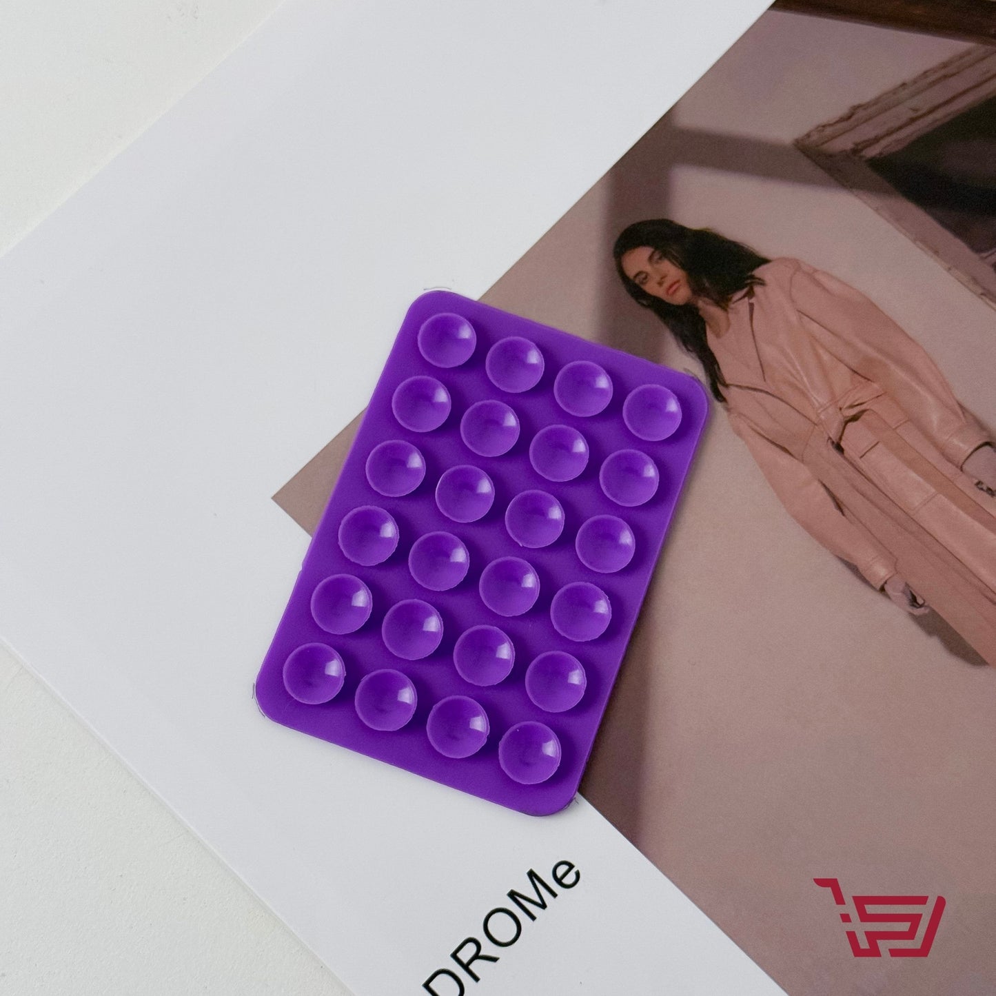 مسكة موبايل لاصق