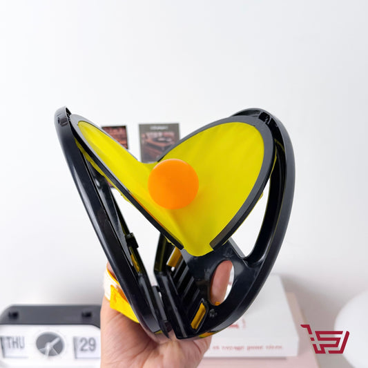 لعبة مضرب يدوي مع كرات