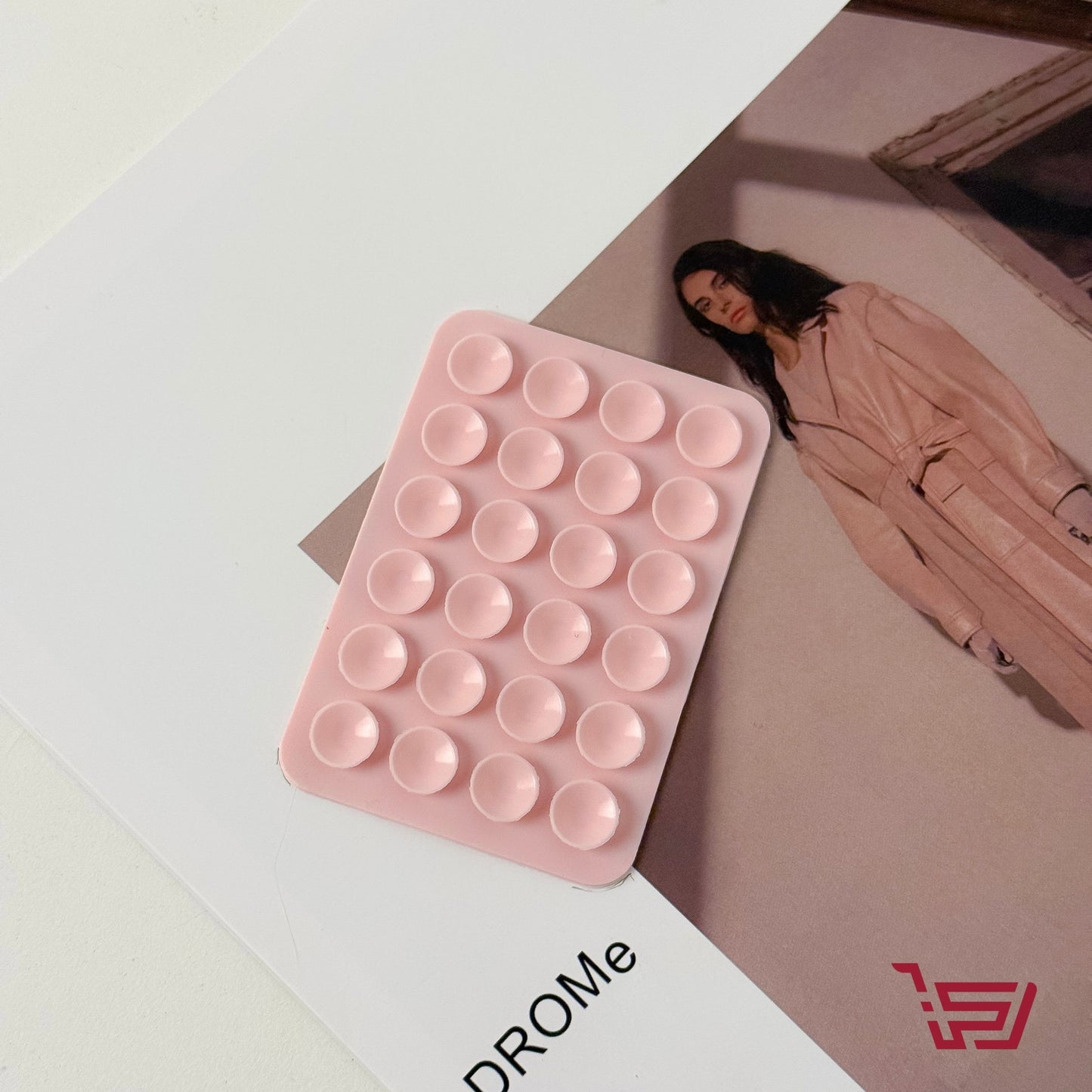 مسكة موبايل لاصق