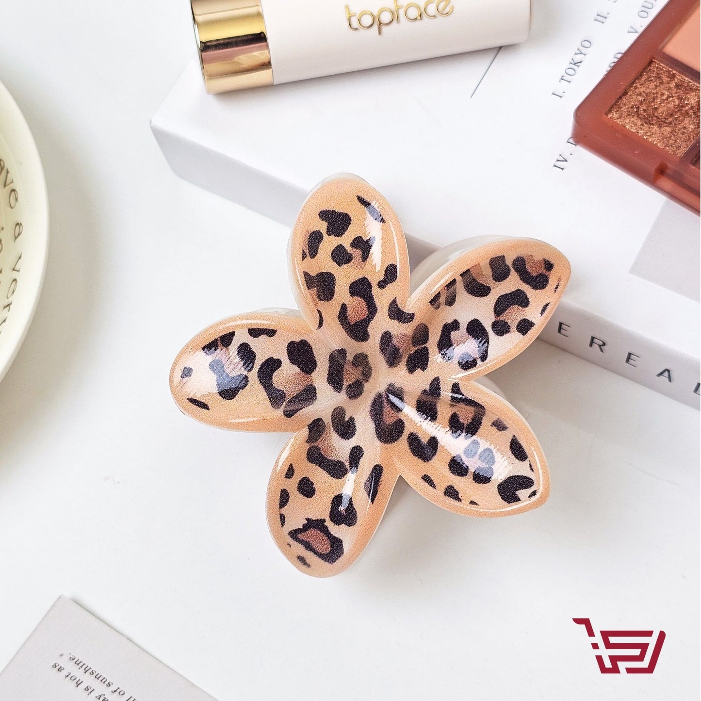 قراصة شعر بنقشات جلد الفهد