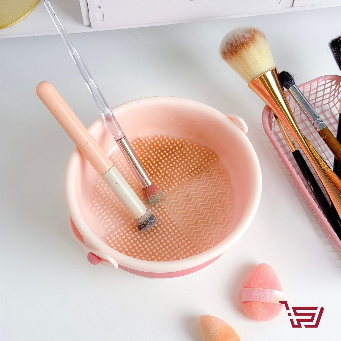 وعاء غسيل فرش المكياج