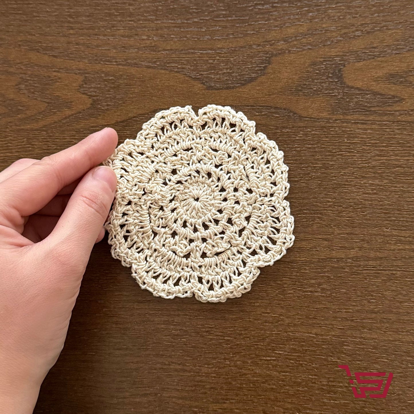 مفرش كوب حياكة بتصميم الزهور