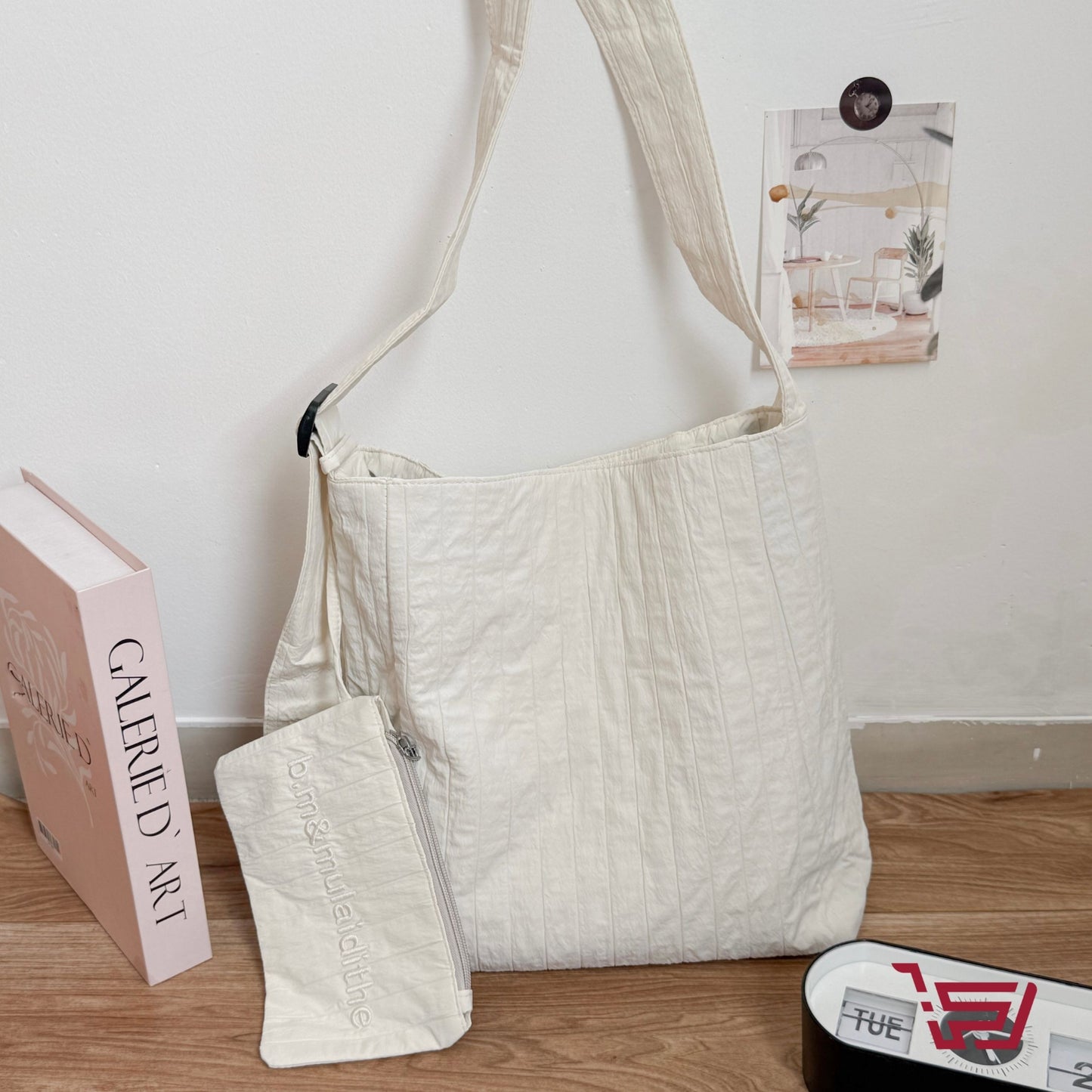 توت باك مع محفظة صغيرة قماش