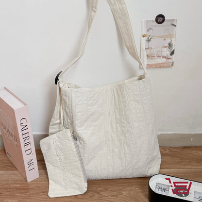 توت باك مع محفظة صغيرة قماش