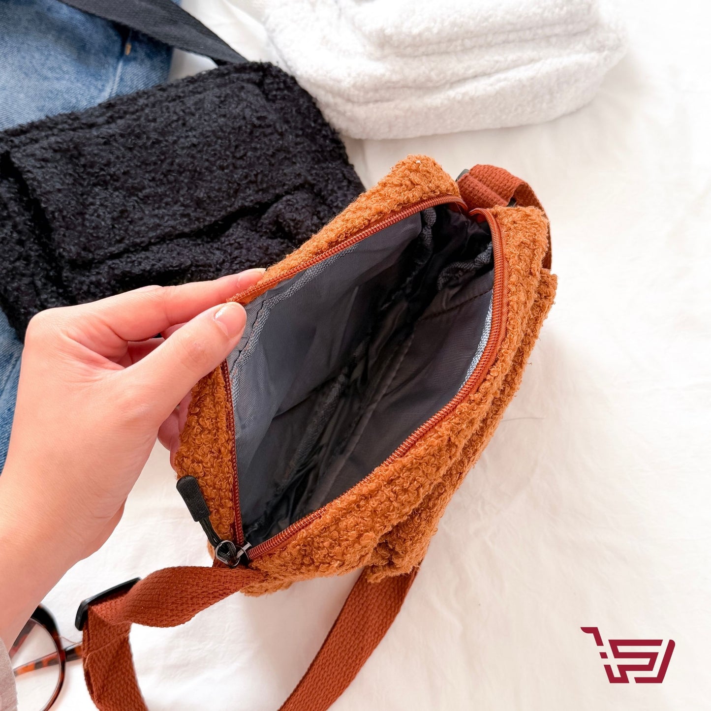 حقيبة كتف صغيرة  صوف