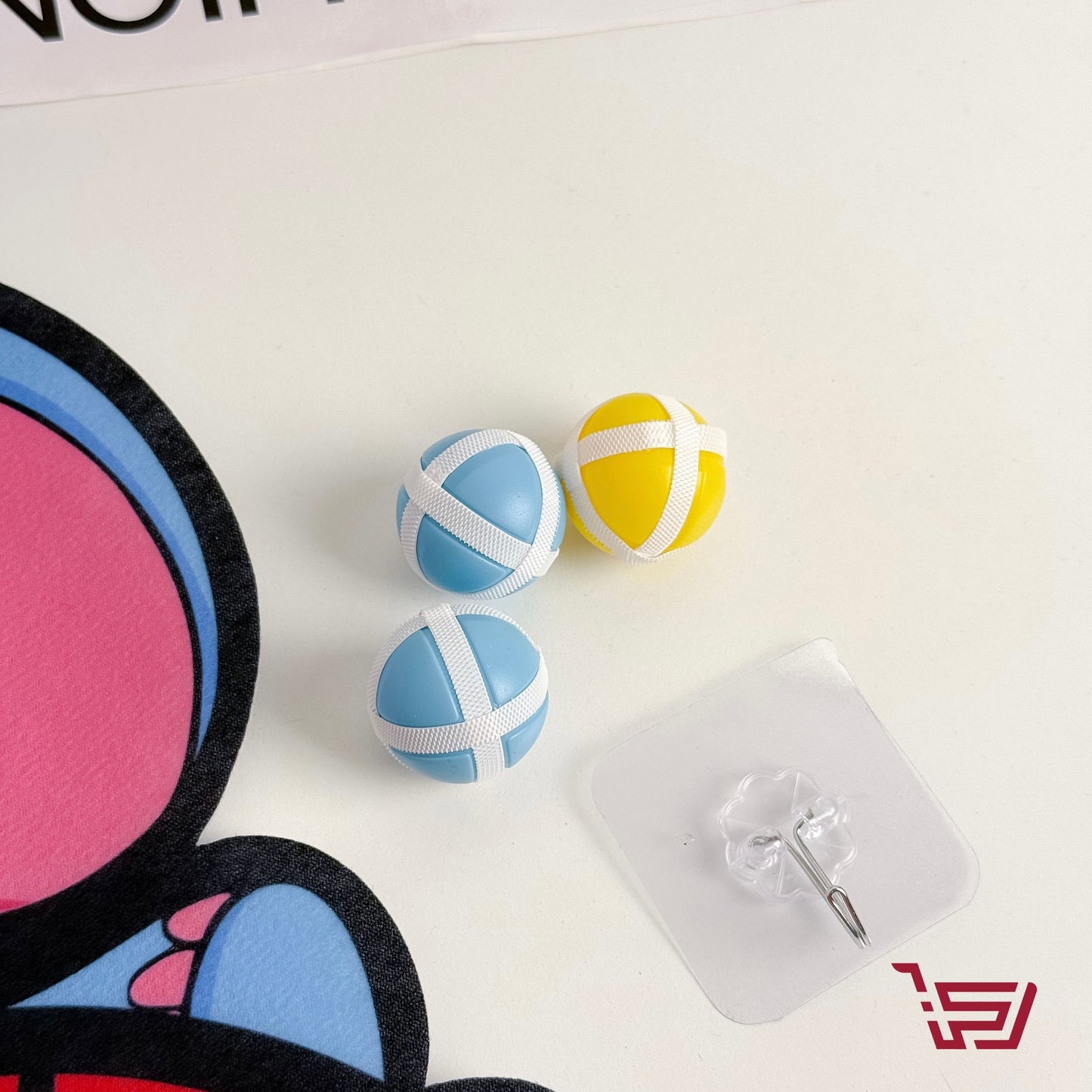 لعبة رمي الكرات اللاصقة