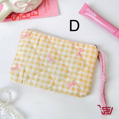 محفظة كوزمتك بأشكال مختلفة