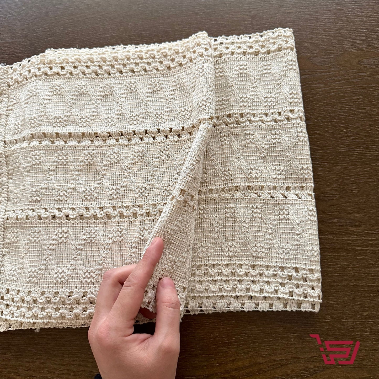 مفرش طاولة بوهيمي