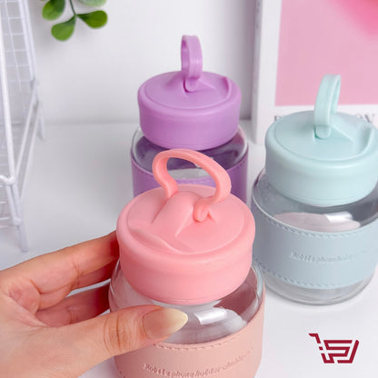 كوب زجاجي صغير