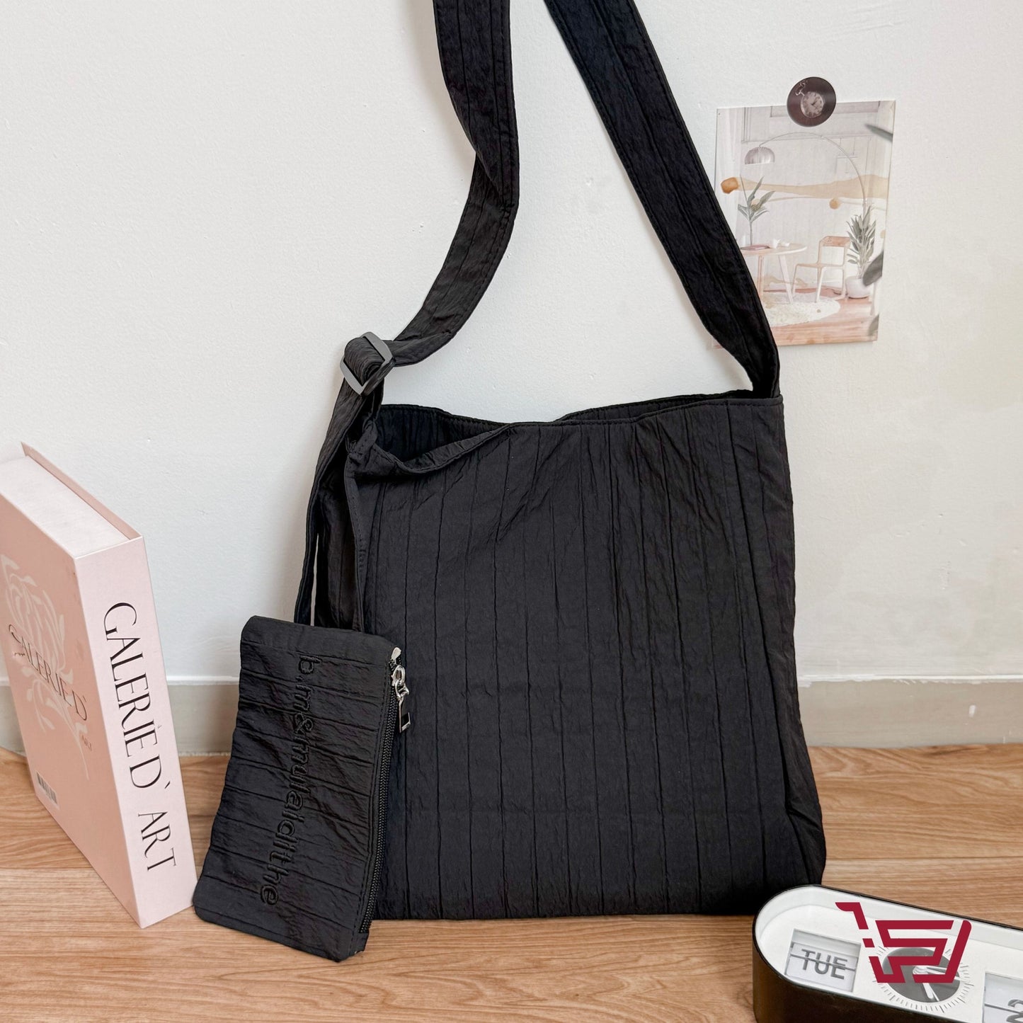 توت باك مع محفظة صغيرة قماش