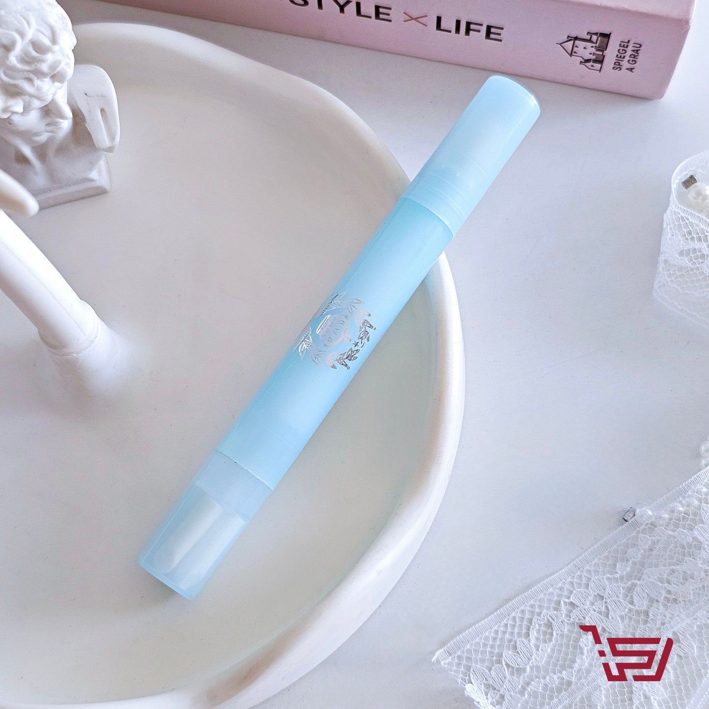 مزيل صبغ اظافر