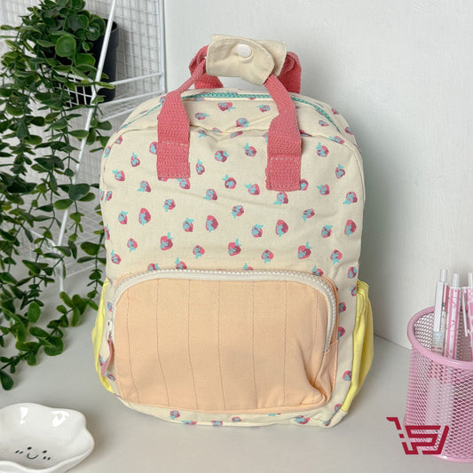 حقيبة ظهر فراولة صغيرة
