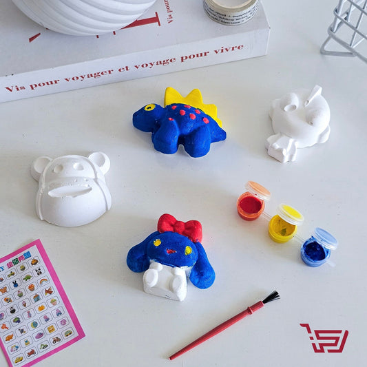 مجسمات كارتونية مع الوان وفرشاة للتلوين