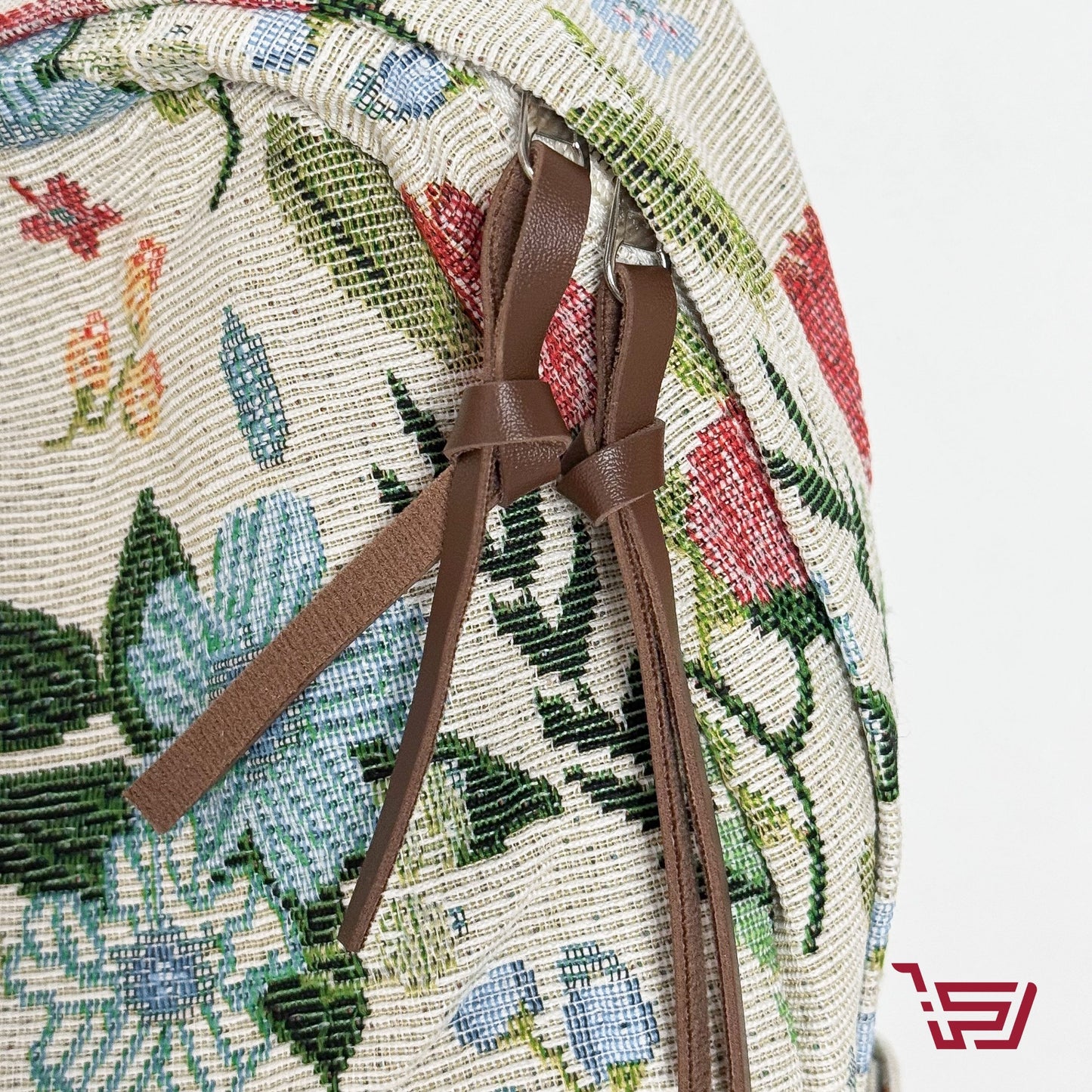 حقيبة ظهر بنقشات الورود